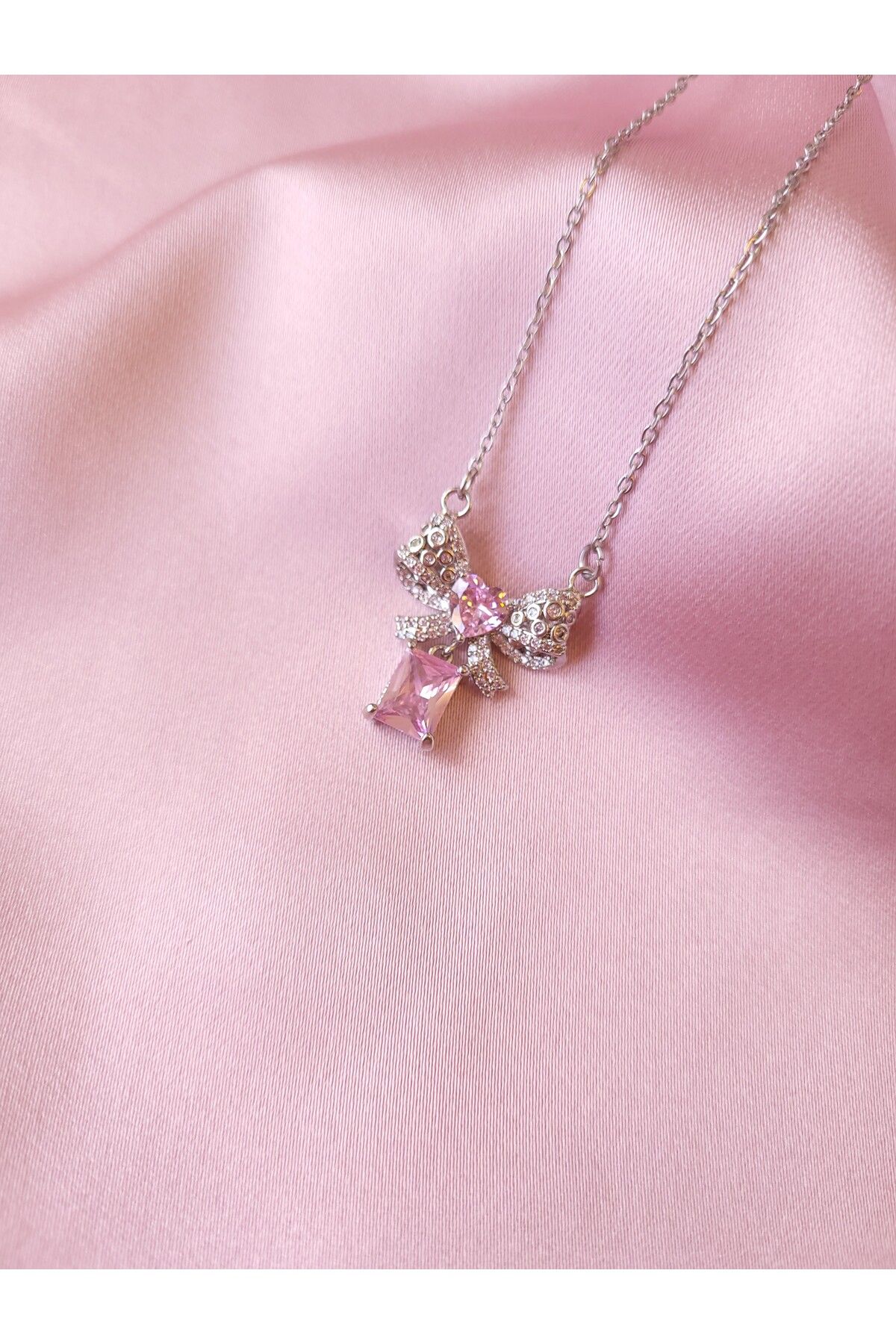Jewerly Bow & Blush Kurdele Desenli Zirkon Taş Paslanmaz Çelik Kolye