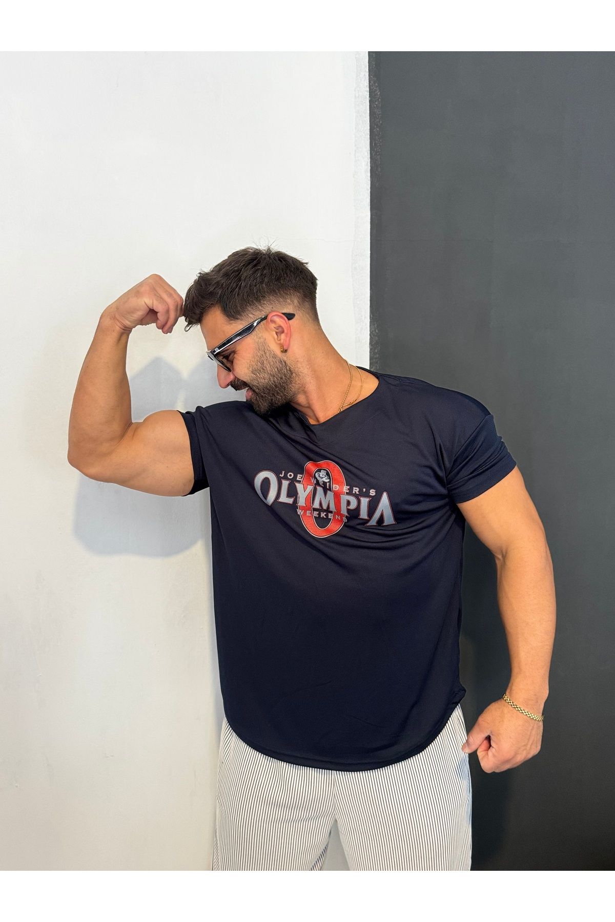 Bas Body FitnessWear Dar Kol Oversize Kesim Fitness Tişört Olympia Siyah Tişört Oversize Kesim Deliki Kumaş F