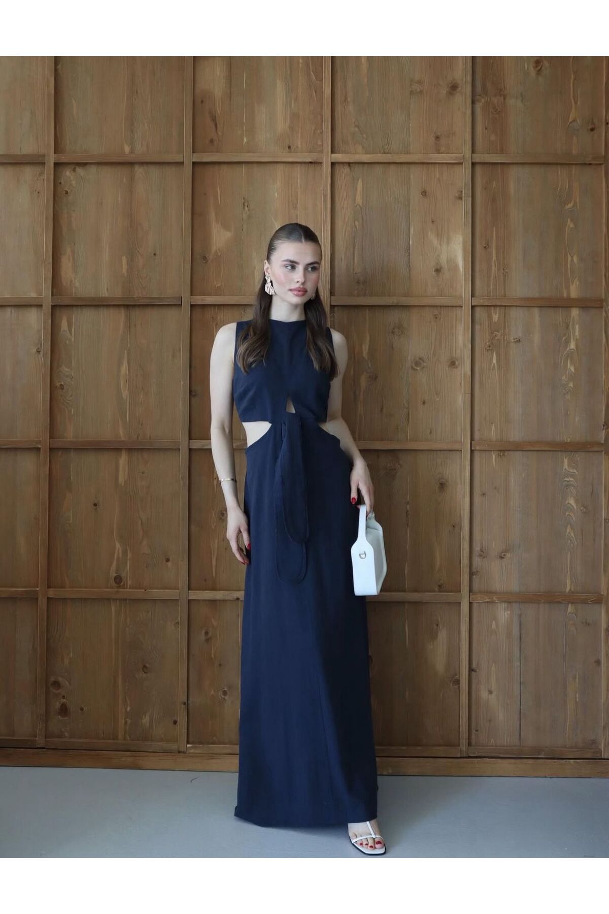 YONEZ MODA Kadın Keten Bel Dekolteli Kuşak Detaylı Maxi Elbise
