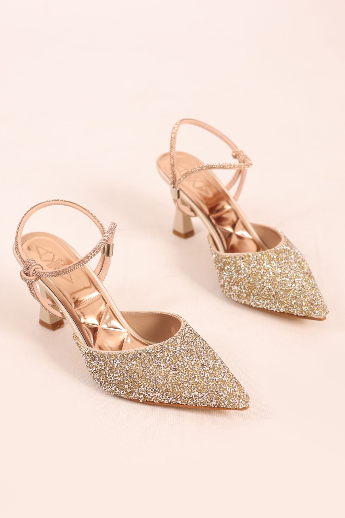 SHOESSHOPS Cam Kırığı Taşlı Bilekten Bağlamalı Kadın Topuklu Ayakkabı Stiletto