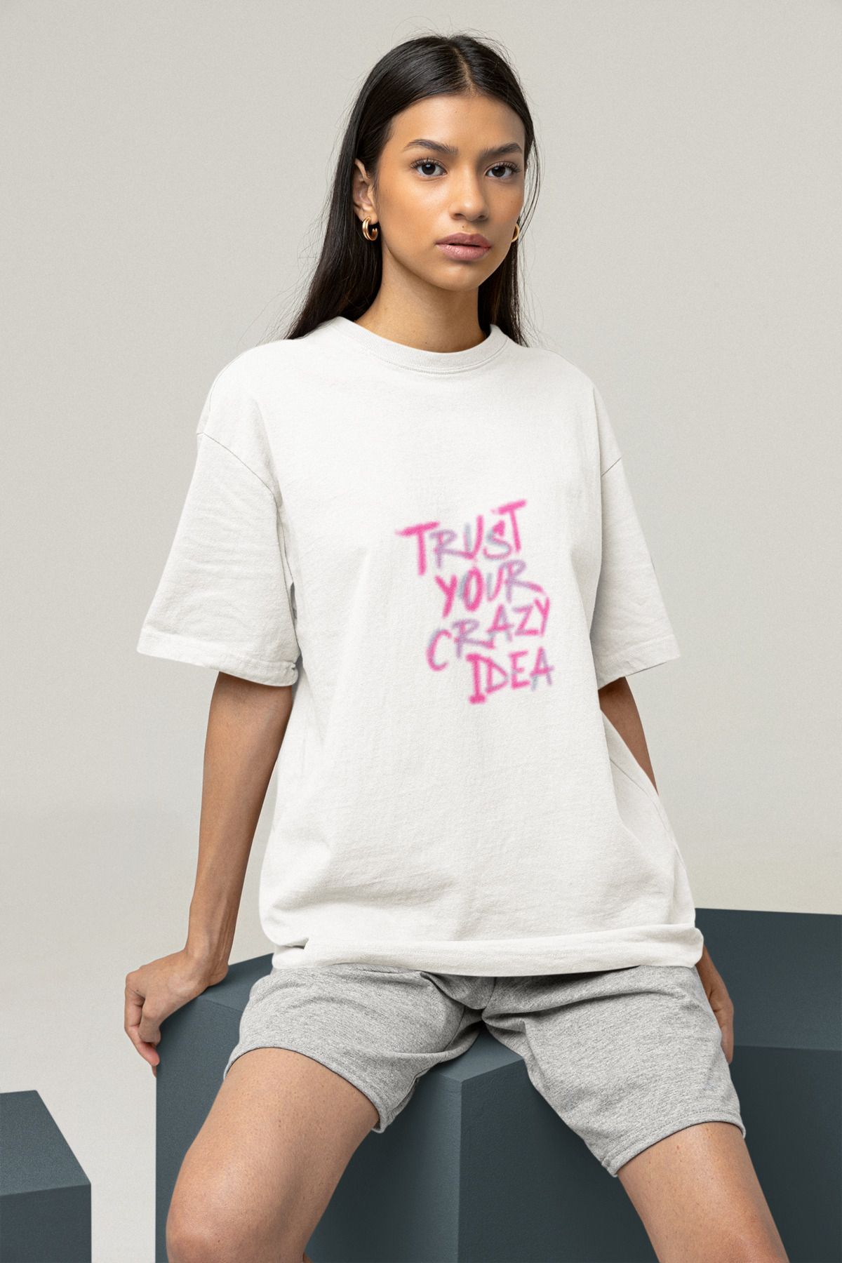 MG TRUST YOUR CRAZY IDEA BASKILI KADIN BİSİKLET YAKA PAMUKLU OVERSIZE KALIP KISA KOLLU T-SHIRT