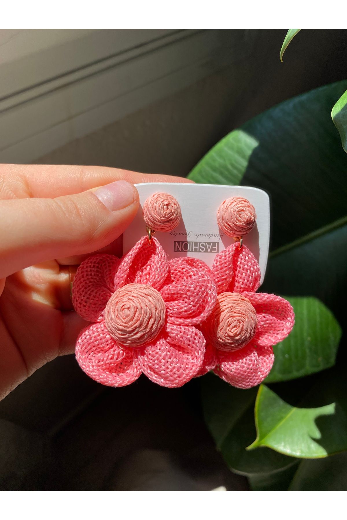 Ofi Pembe örgü sallantılı küpe