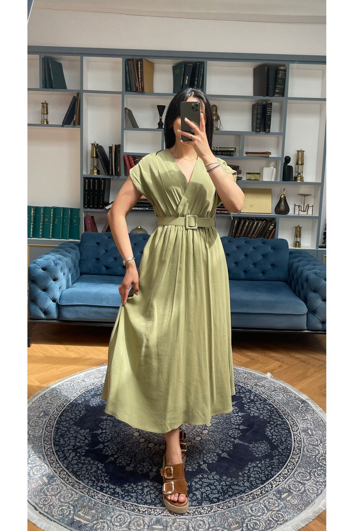 Nida Boutique V Yaka Beli Lastikli Yarım Kol Kemerli Midi Boy Elbise