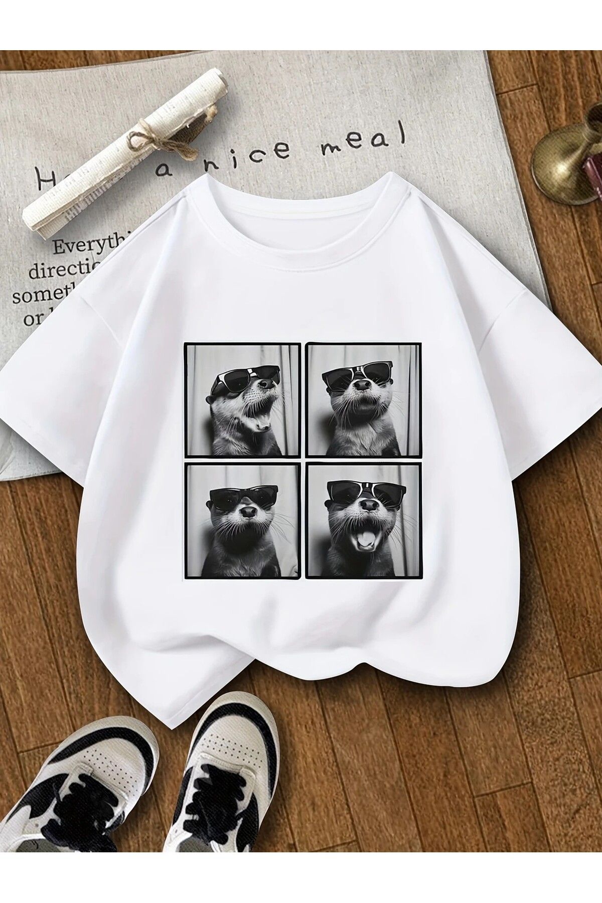 LEIVOR Fok Balığı Poz Baskılı Kadın T-shirt