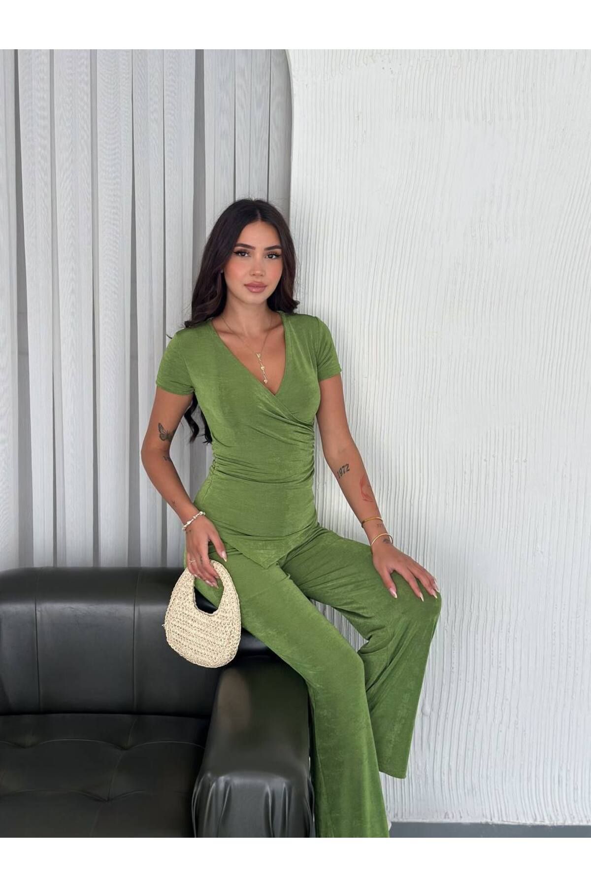 Castivo Fashion V Yaka Drapeli Kısa Kollu Salaş Takım