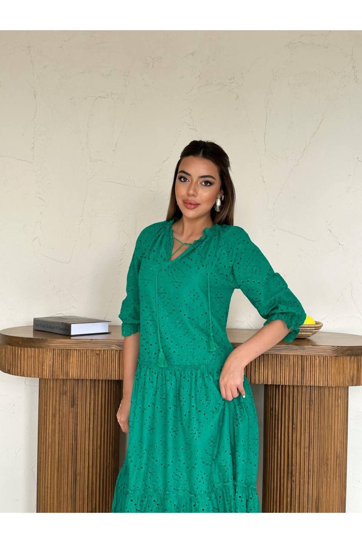 Castivo Fashion Delikli Desenli Katlı Yazlık Elbise