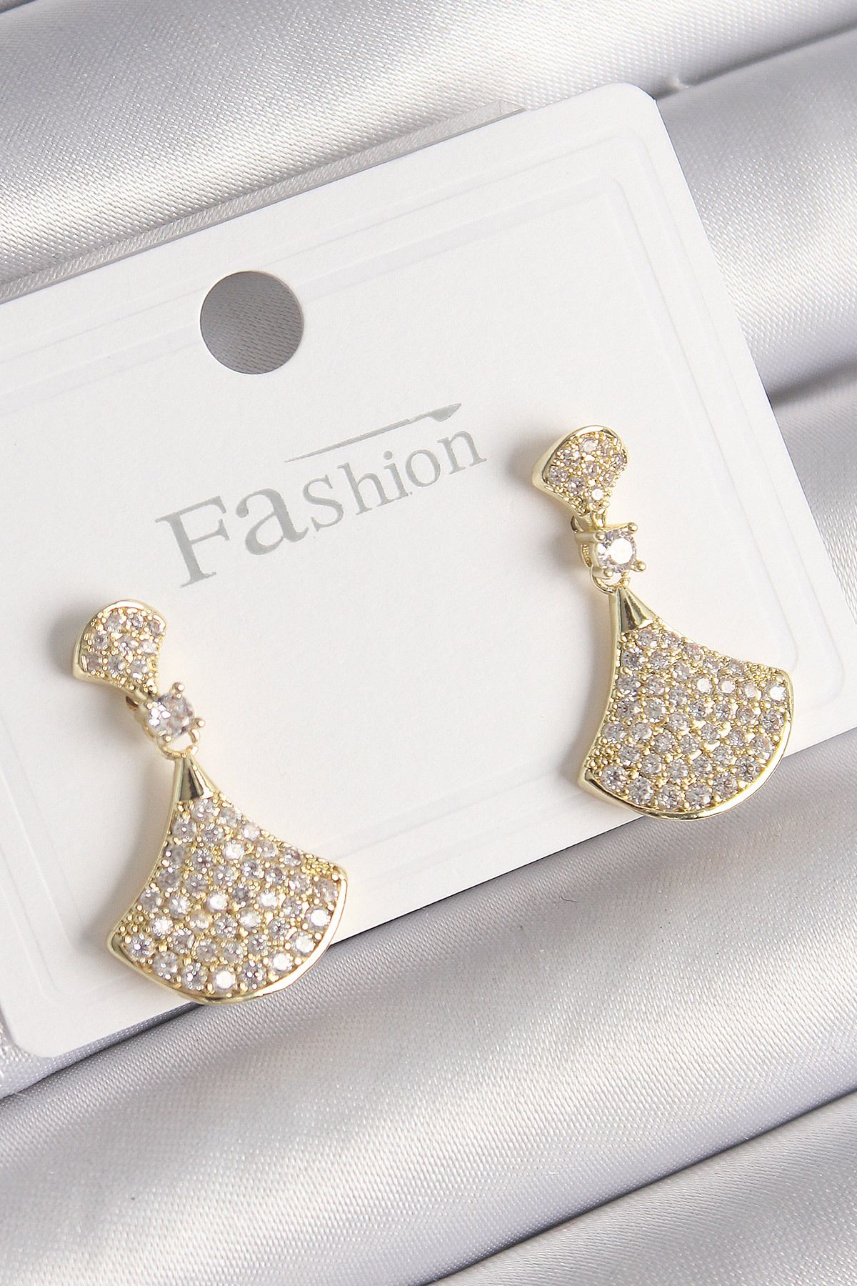 LovelymCo Pirinç Gold Renk Zirkon Taşlı Motif Model Kadın Küpe - Lisinya