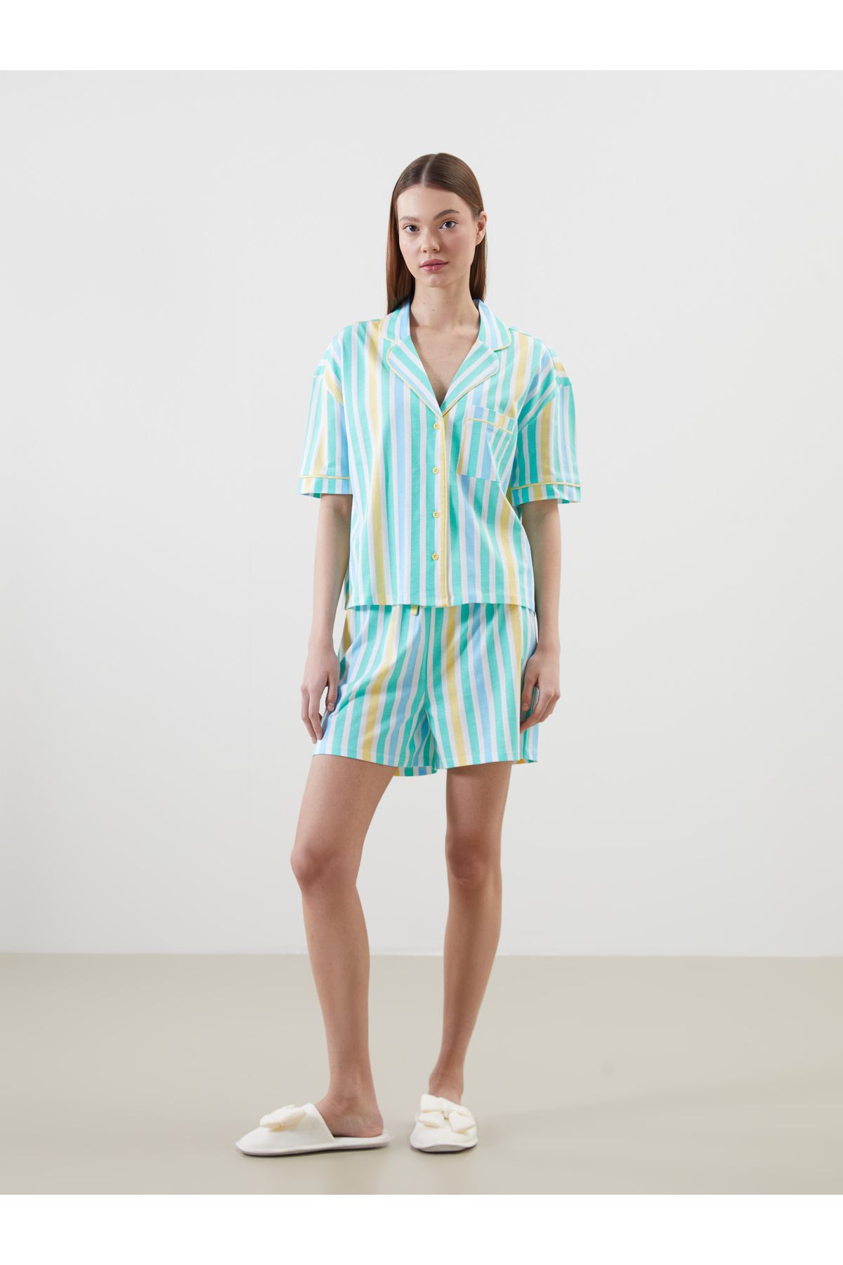 LC Waikiki Gömlek Yaka Çizgili Kadın Şortlu Pijama Takımı