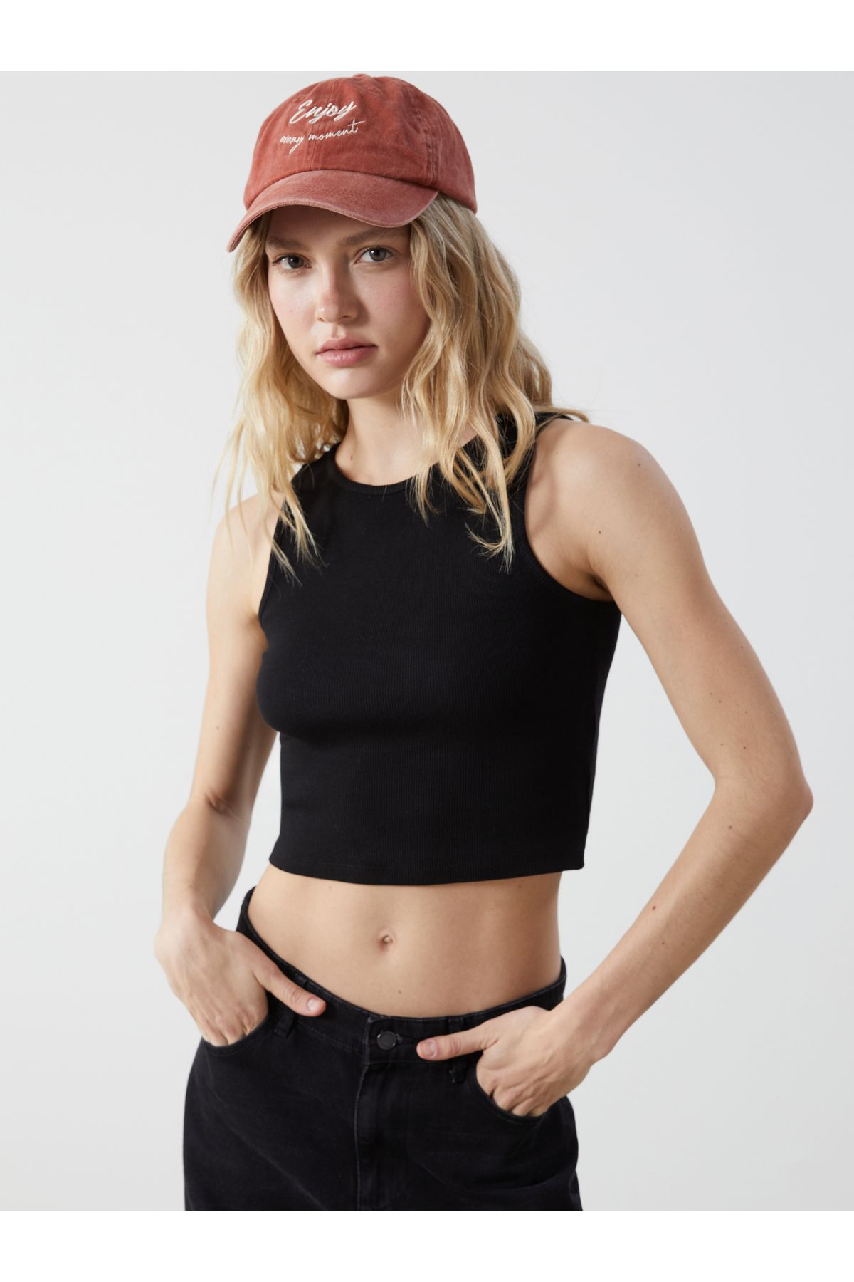 LC Waikiki Bisiklet Yaka Dokulu Kadın Crop