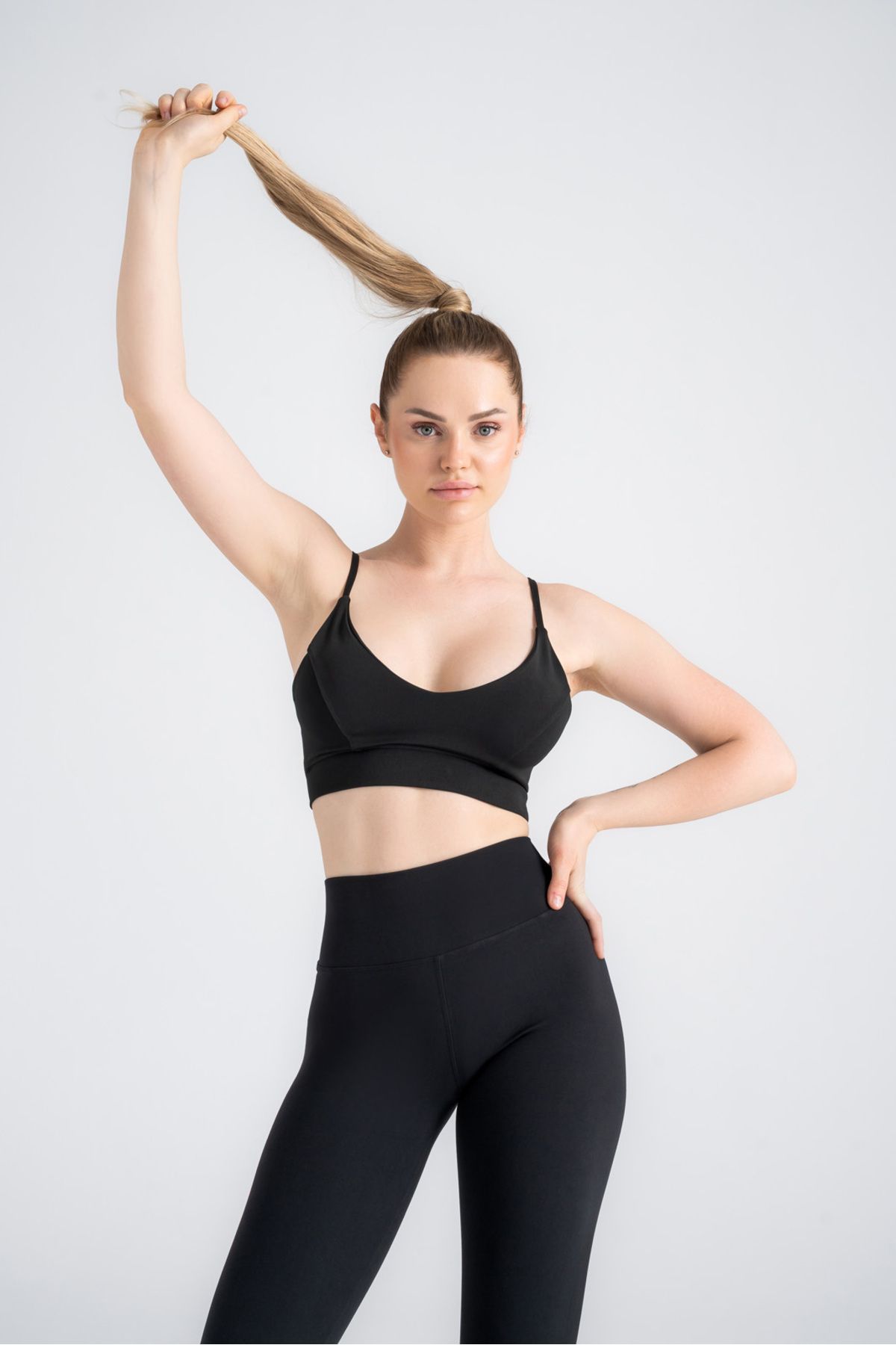 Leggfly Kadın Spor Büstiyer Destekli, Kaplı Esnek Slim Fit Siyah Üst Terletmeyen