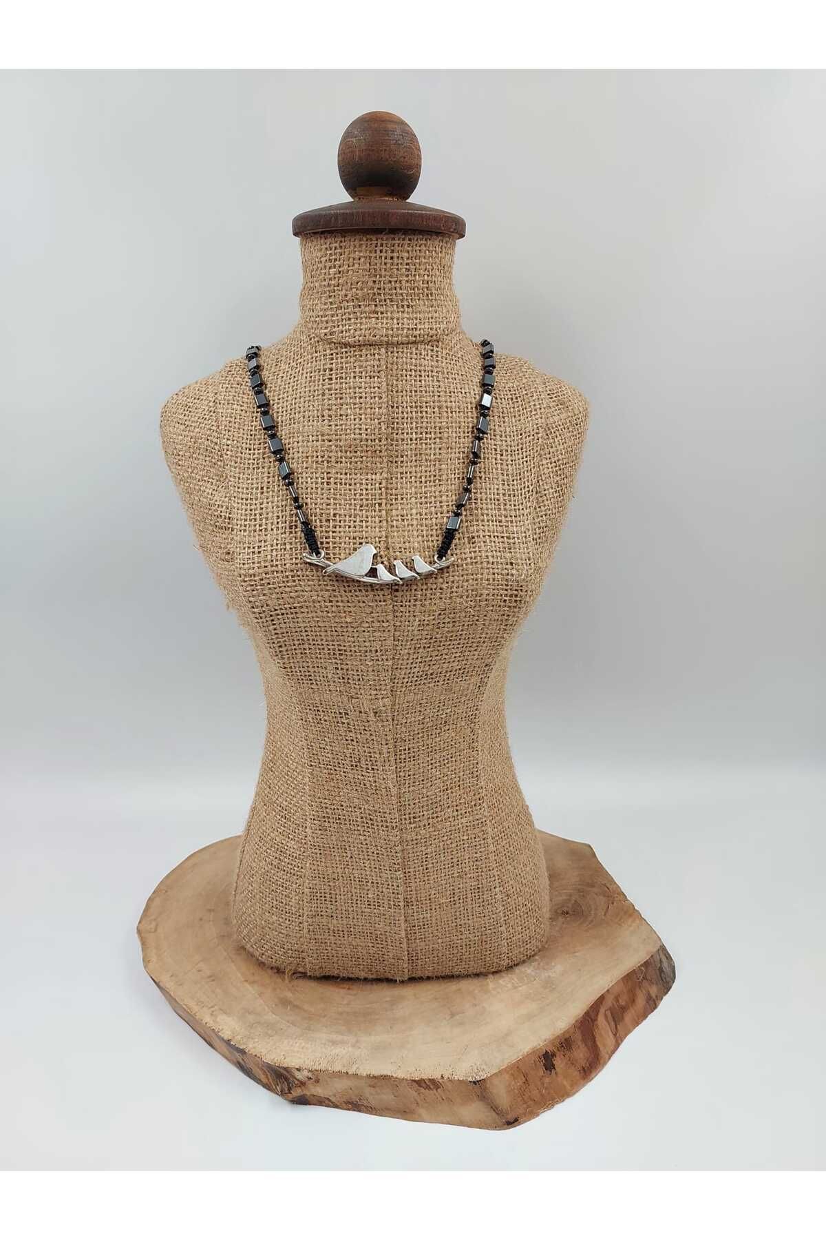 R G Handmade Design “Yuvaya Yolculuk” – Kuş Figürlü Hematit Taşlı Kolye