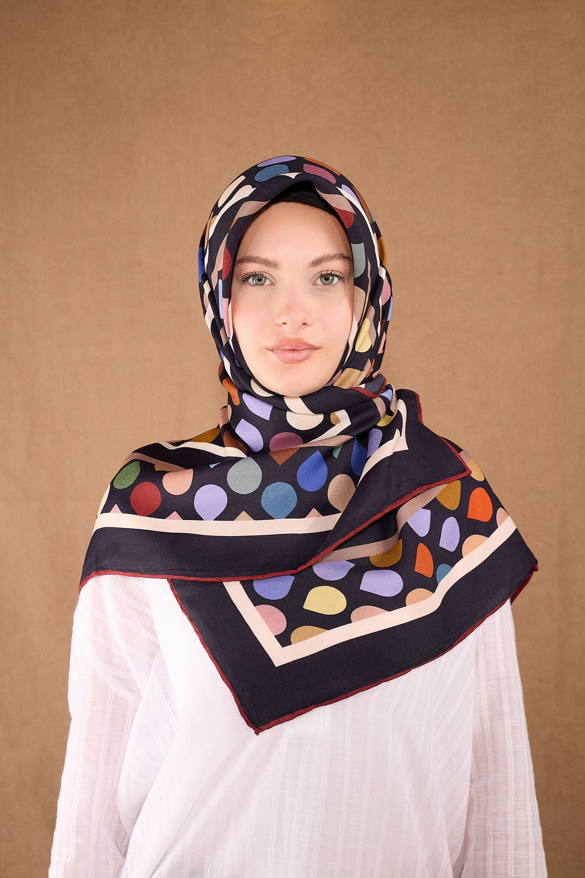 Akel DESENLİ FLOSSY SİLK EŞARP 94 x 94 Ebat