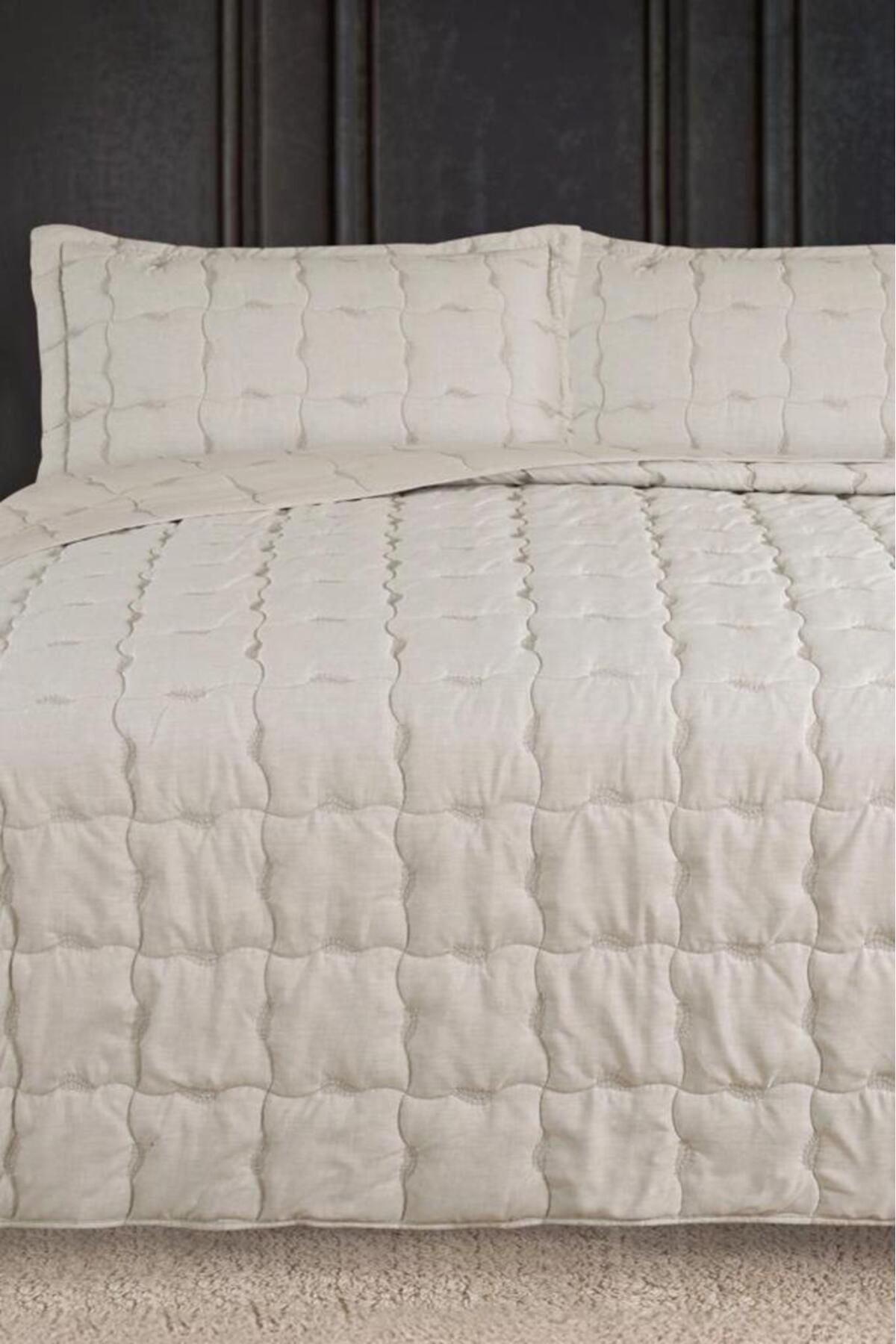 Çeyiz Diyarı Lesya Nakışlı Elyaf Dolgulu Çift Kişilik 240x260 Cm Yatak Örtüsü Krem