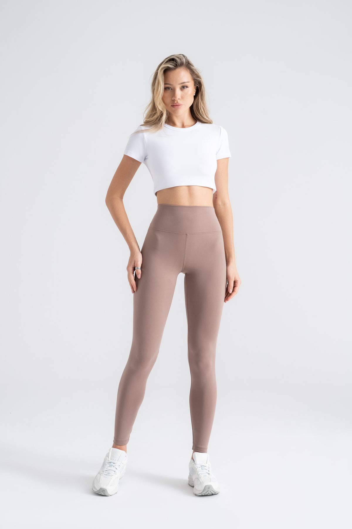 Leggfly Kadın Sporcu Tayt – Koyu Vizon Renkli, Yüksek Bel Toparlayıcı, Dar Paça Slim Fit