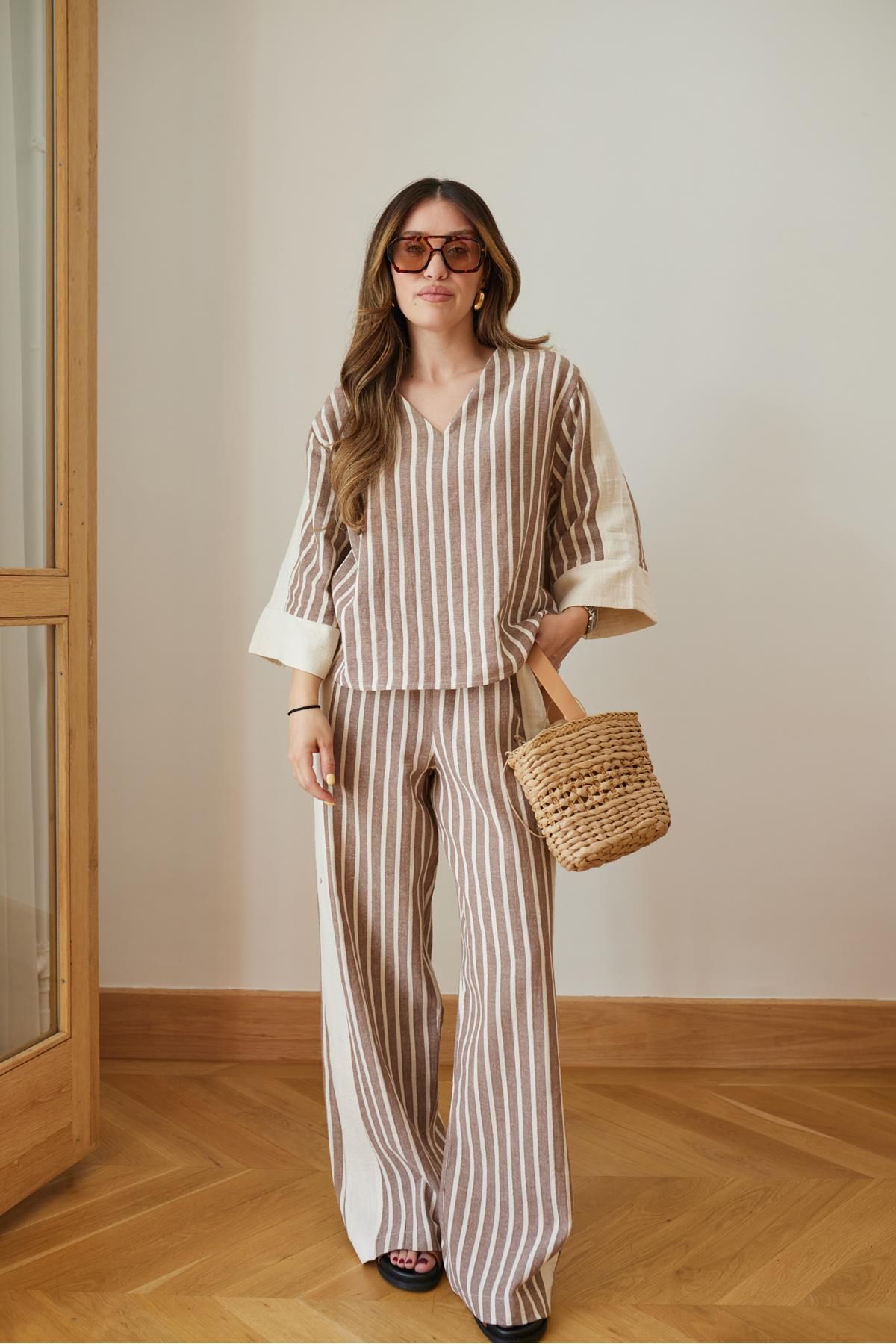 Askı Tekstil Taba V Yaka Bluz Pantolon Çizgili Keten Takım