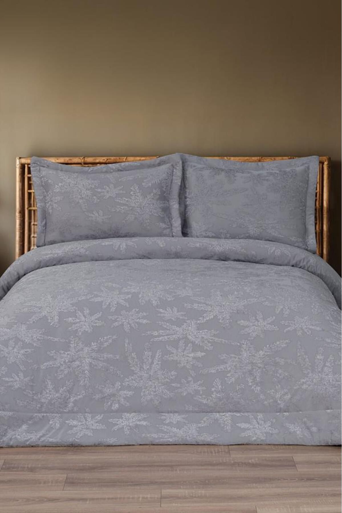 Çeyiz Diyarı Jasmin Elyaf Dolgulu Çift Kişilik 250x255 Cm Yatak Örtüsü Gri