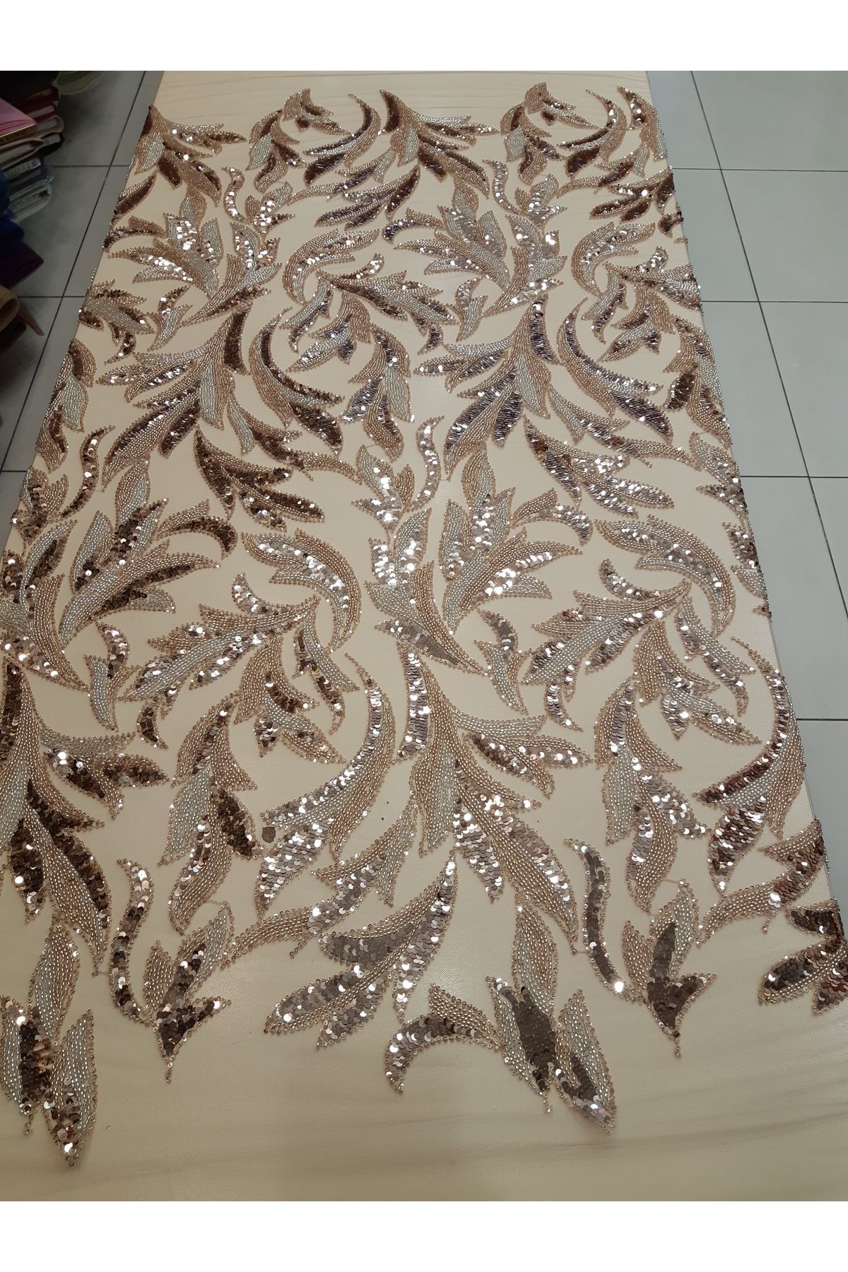 Safir Kumaş Abiyelik Taş ve Payet İşlemeli Karamel Rengi Dantel 2.5 Metre
