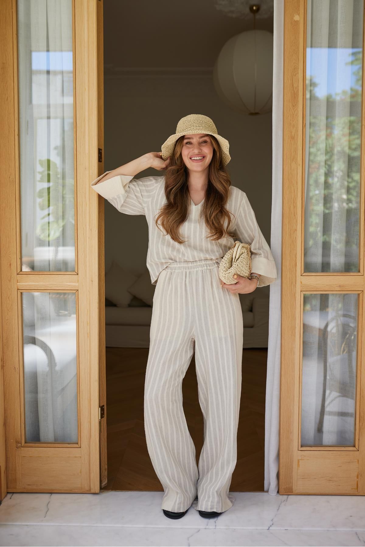Askı Tekstil Taş V Yaka Bluz Pantolon Çizgili Keten Takım