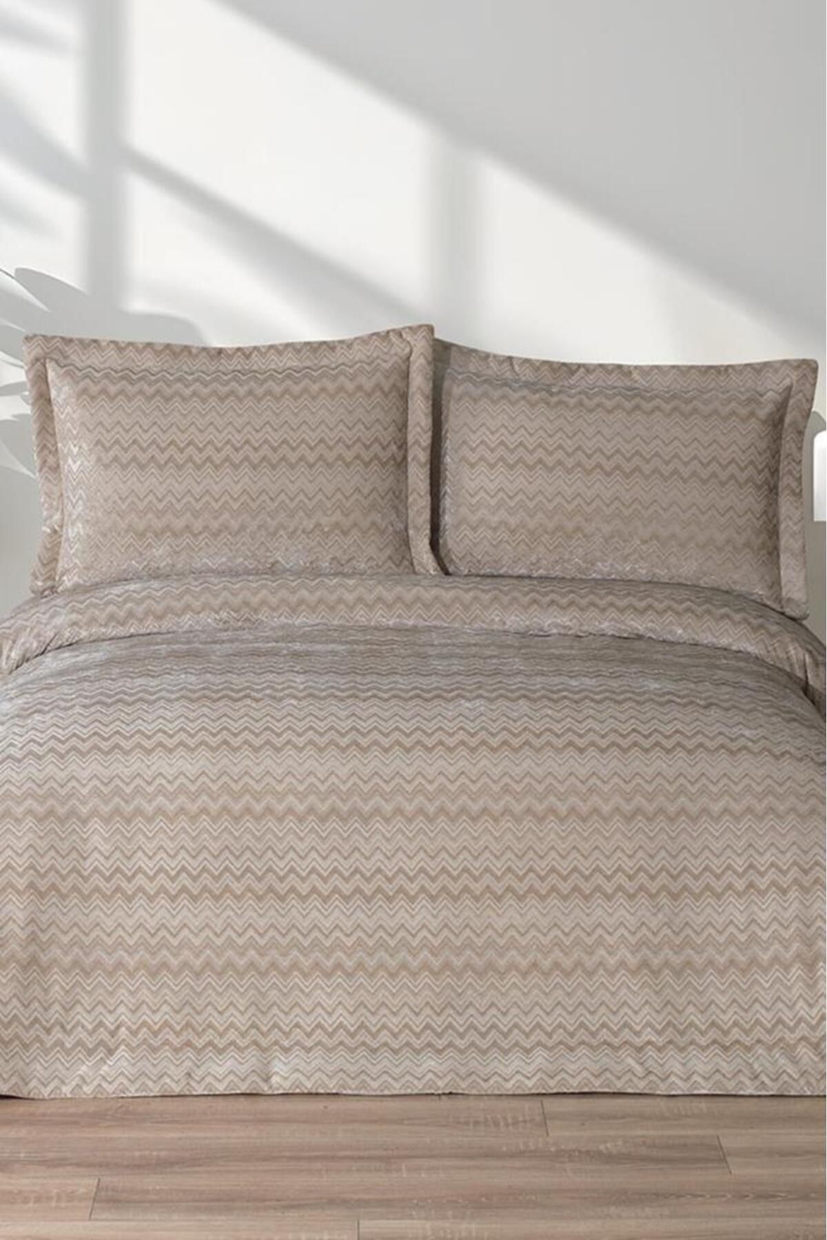 Çeyiz Diyarı Mısra Elyaf Dolgulu Çift Kişilik 250x255 Cm Yatak Örtüsü Bej