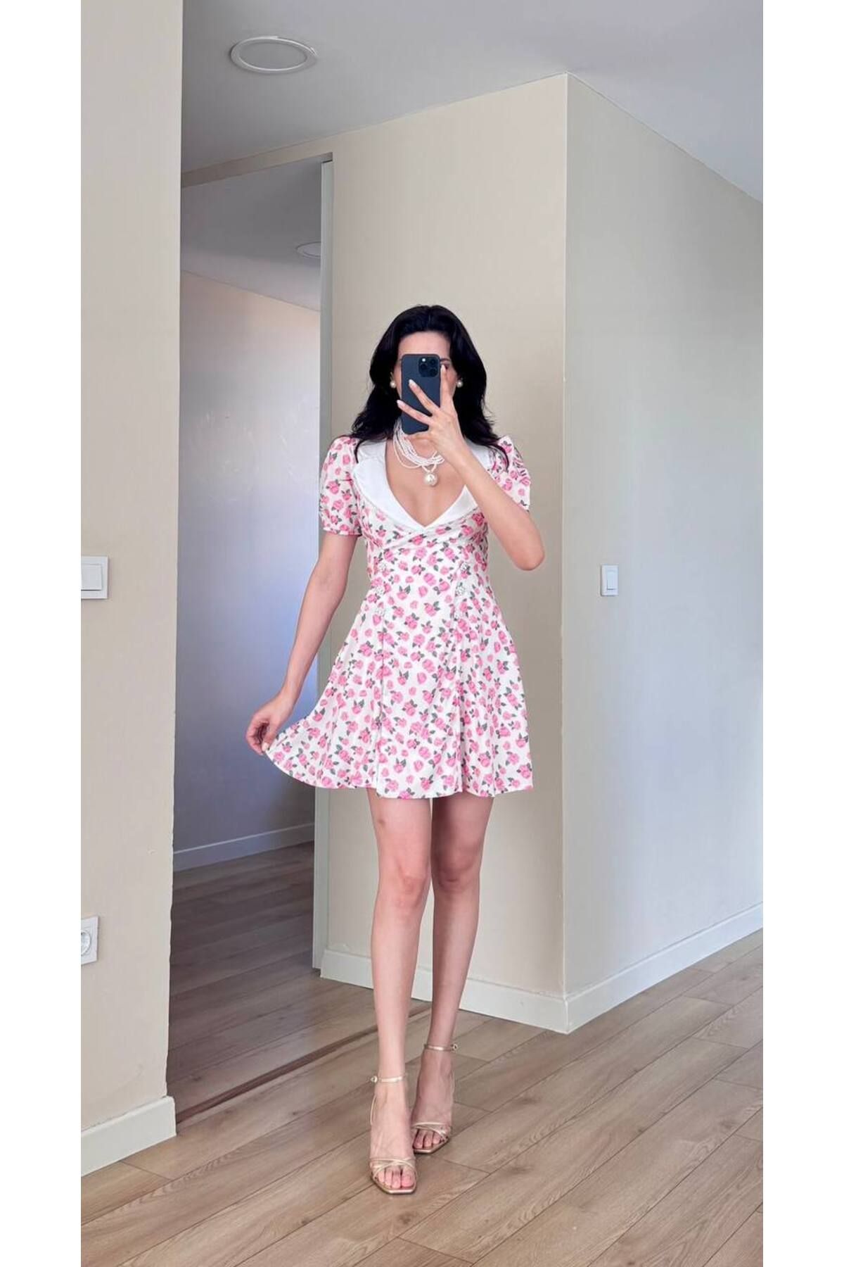 LOCH BUTİK Kadın Yakası Dantel Detaylı Süs Düğmeli Pembe Çiçekli Mini Elbise