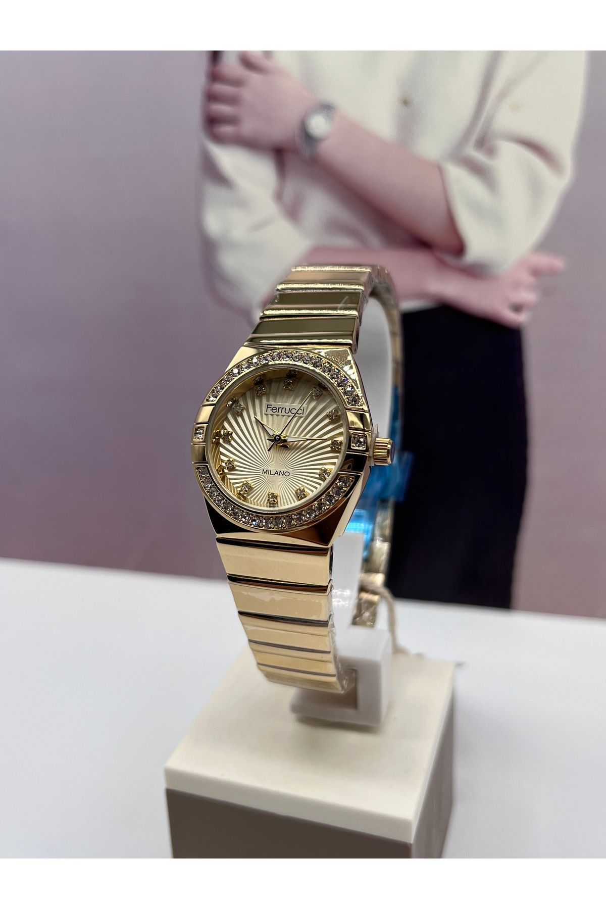 Ferrucci GOLD KADIN KOL SAATİ 28MM SU GEÇİRMEZ 2 YIL GARANTİLİ