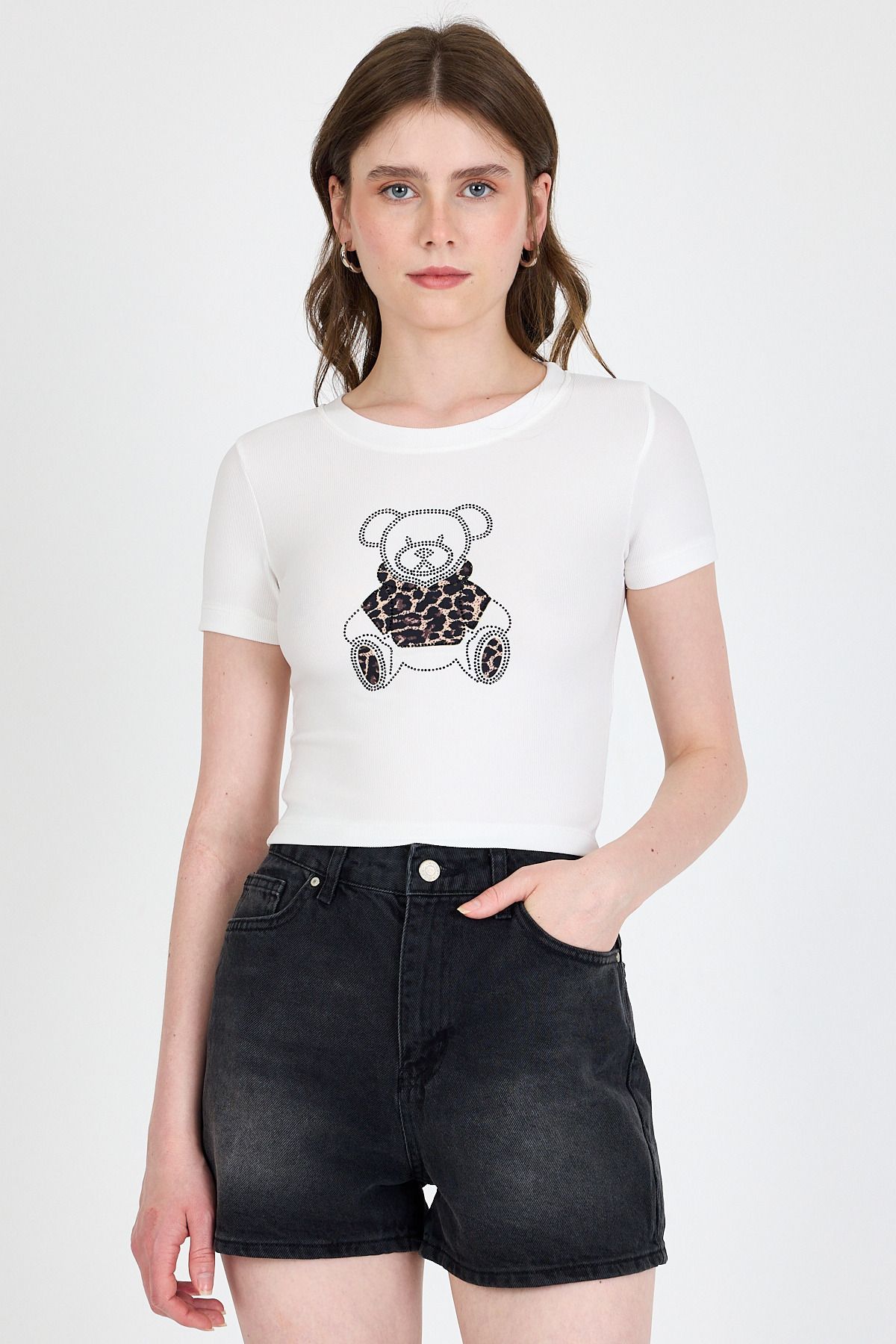 Rays Ekru Ayıcık Baskılı Leopar Detaylı Slim Fit Crop Tişört 0549