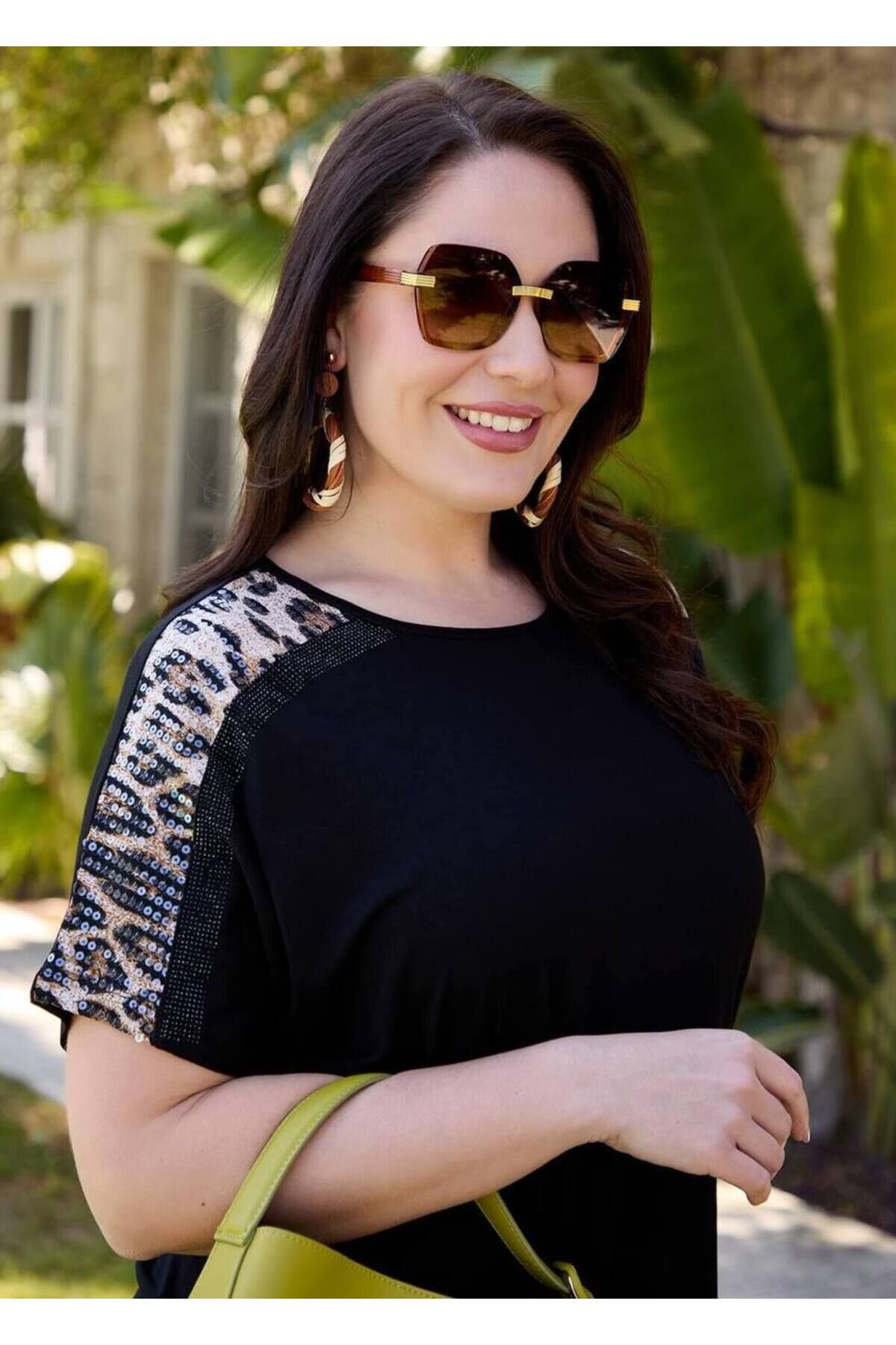 FOR ESRA BIG TREND Kadın Büyük Beden Omuz Leopar Payet Detay Geniş Yaka Kısa Kol Esnek Viskon Bluz