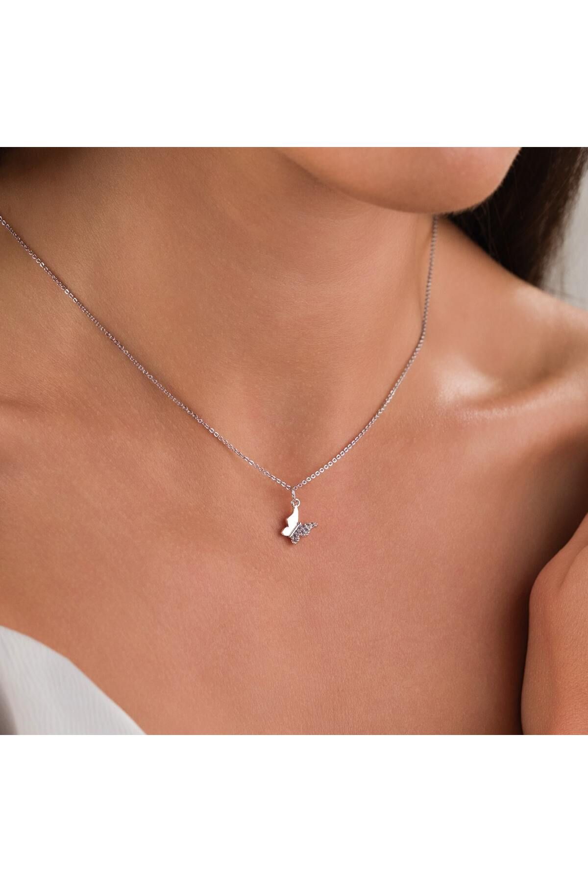 HOBİSY GIFT SHOP Minimal Kelebek Figürlü Zirkon Taşlı Kadın Kolye, Işıltılı ve Zarif Tasarımı - Gümüş Renk