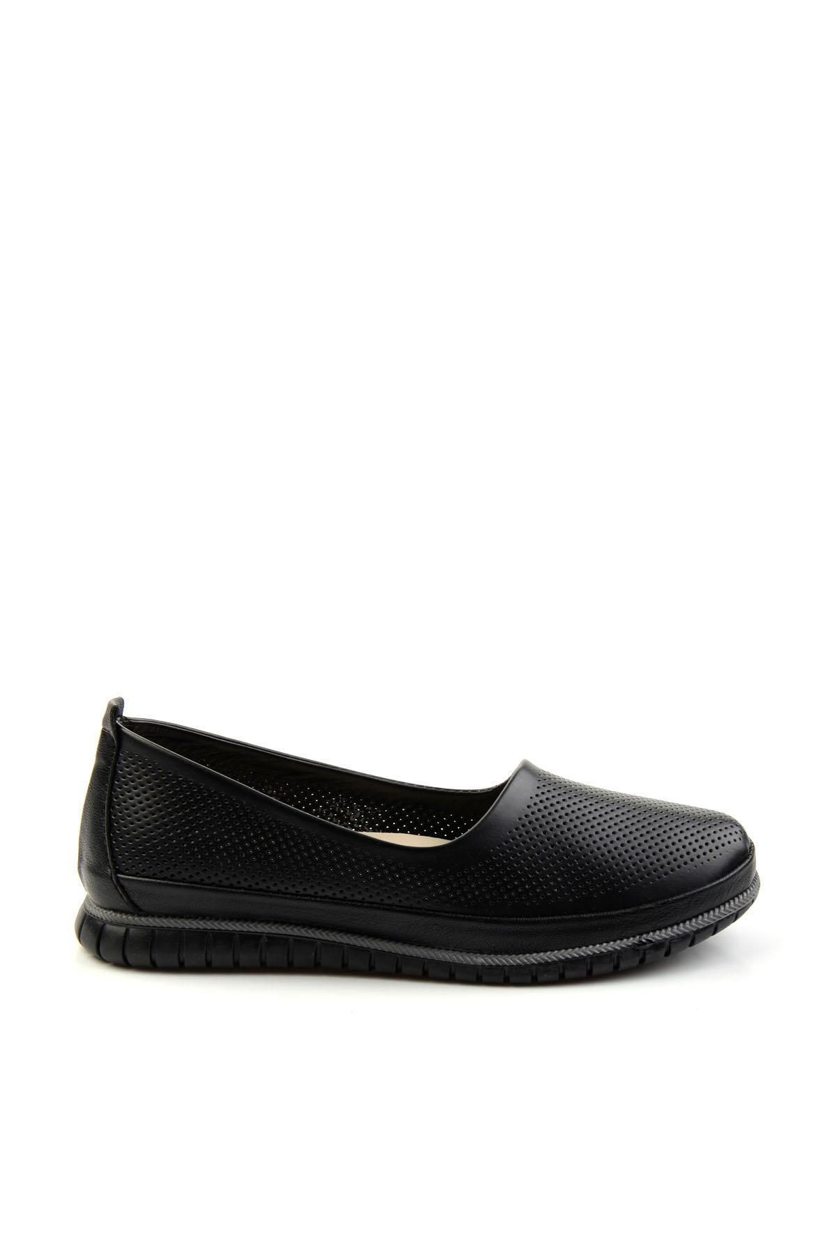 Bambi Siyah Leather Kadın Babet K01140004903