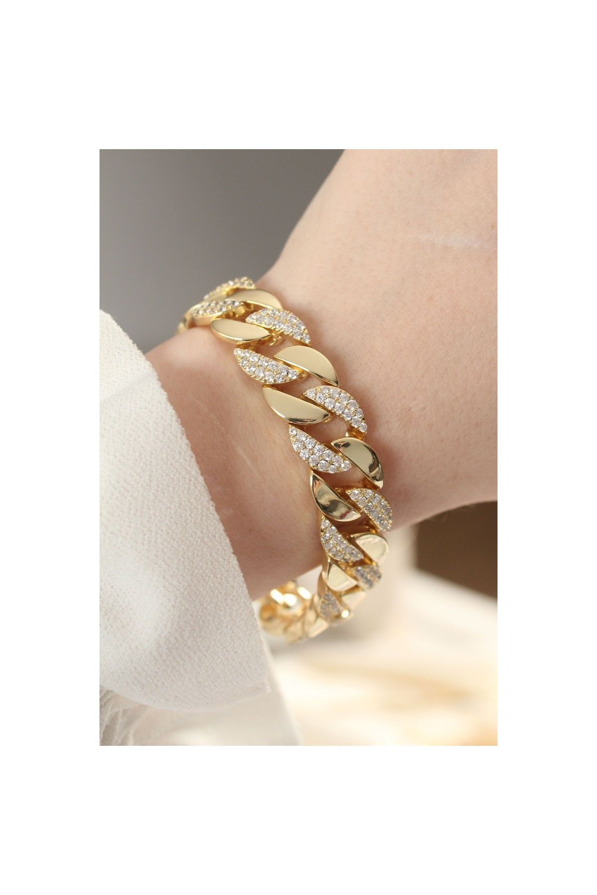 Findit Vip Seri Pirinç Zirkon Taşlı Gold Renk Gurmet Bileklik