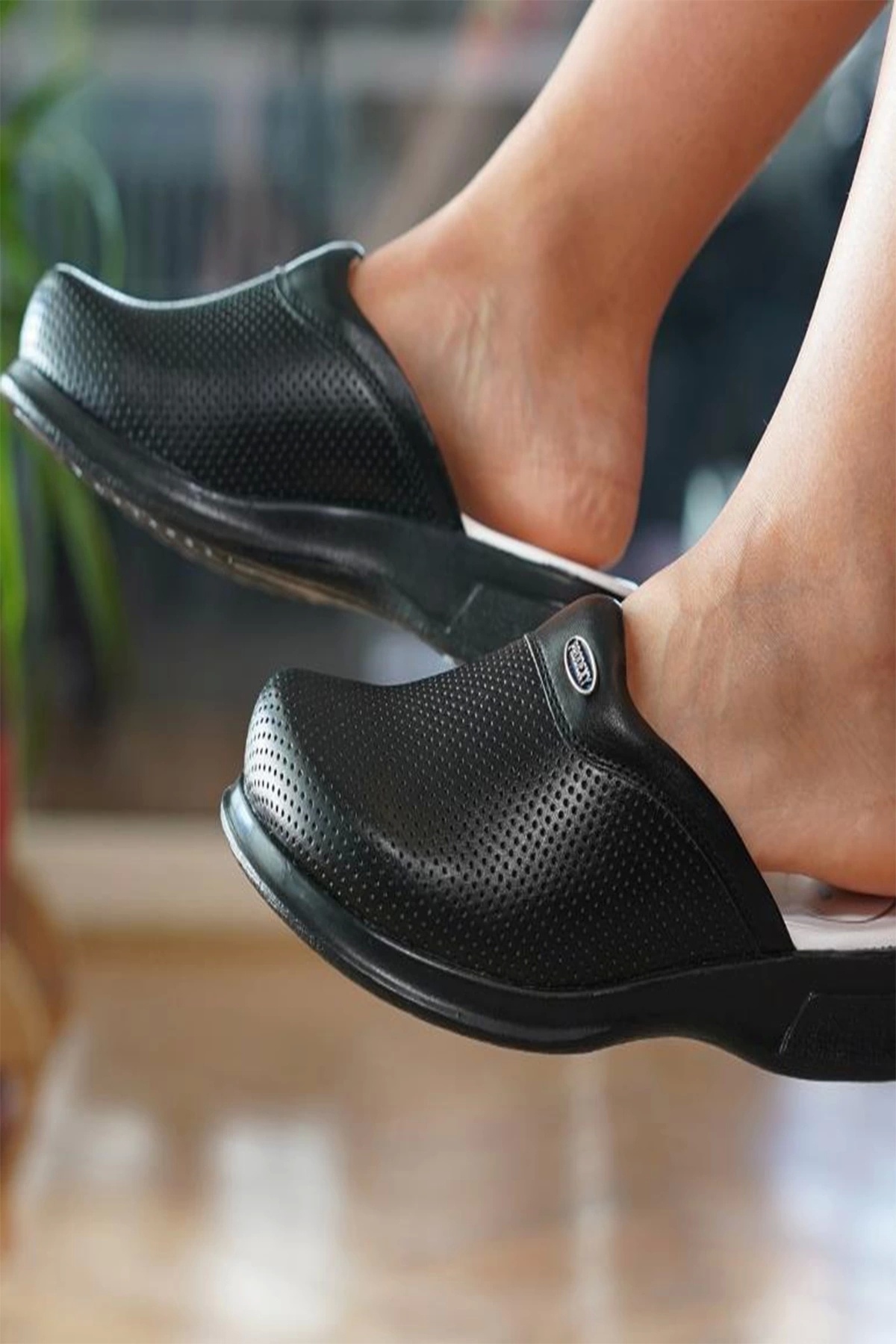  دمپایی‌های یونیسکس Prodexy ECO - گزینه‌ای شیک و راحت، استایل خود را با رنگ‌های مشکی و سفید تکمیل کنید