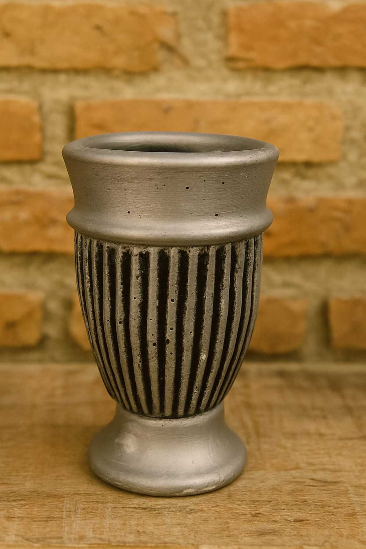 Home Antik Vazo (Gümüş & Altın)