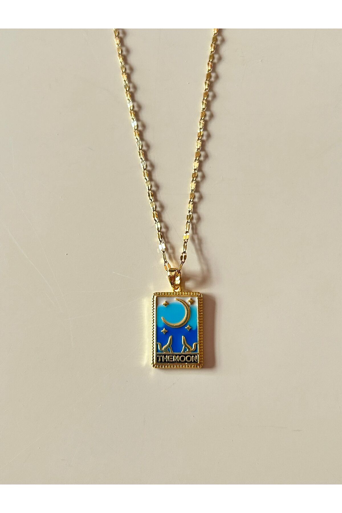 Cheecky Chic İpekish | The Moon Motifli, Gold Renk, Ayarlanabilir, Paslanmaz Çelik Kolye – Zarif ve Anlamlı