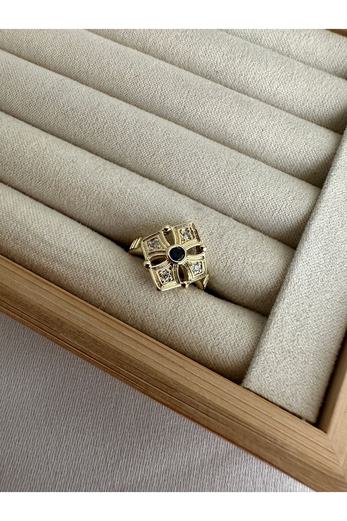 ringbox Gold Lacivert Taşlı Vintage Serçe Parmak Yüzüğü