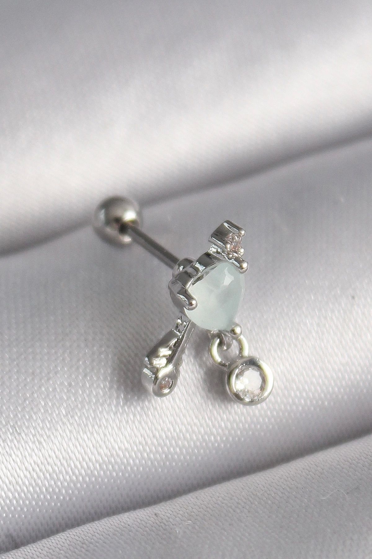 Generic 316L Çelik Gümüş Renk Beyaz Minelik Kalp Sallantı Zirkon Taş Detay Tragus Piercing