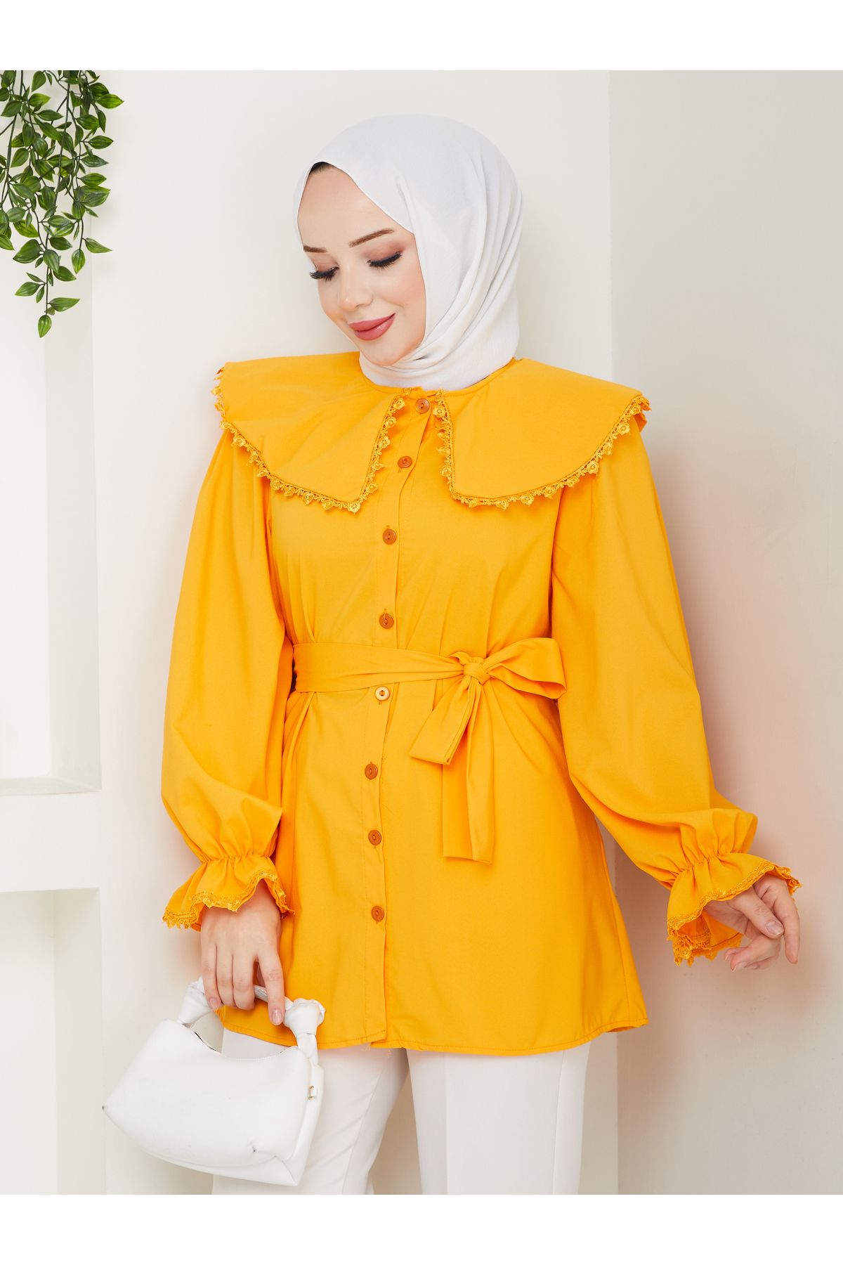 MODAMERSİ Kadın Sarı Yaka Detaylı Beli Kuşaklı Gömlek