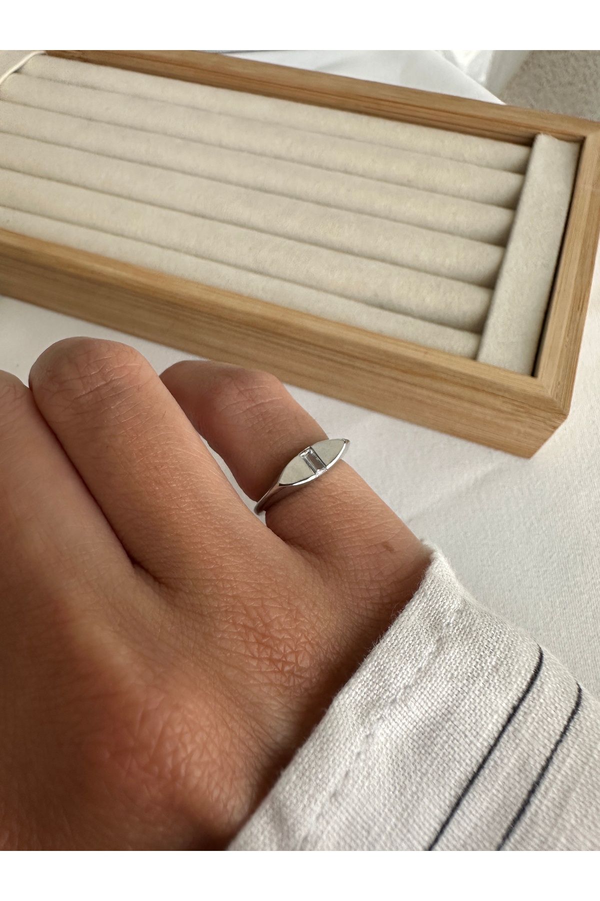 ringbox Taşlı Düz Serçe Parmak Yüzüğü