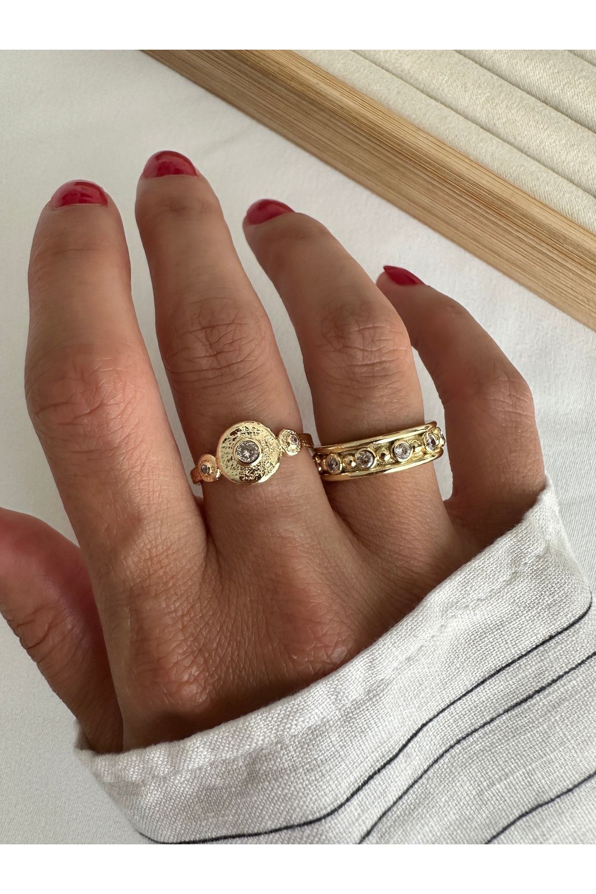 ringbox 2'li Gold Taşlı Madalyon Yüzük Seti
