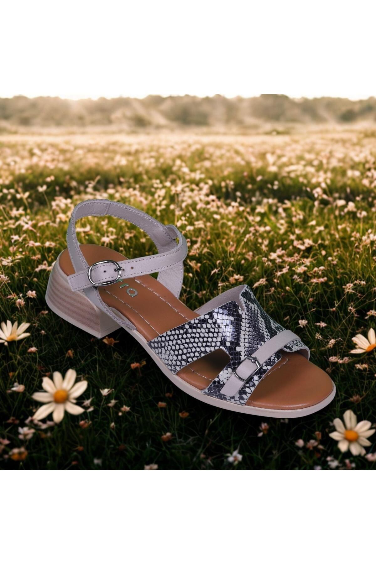LORRA SHOES 10209 Günlük Kadın Hakiki Deri Sandalet