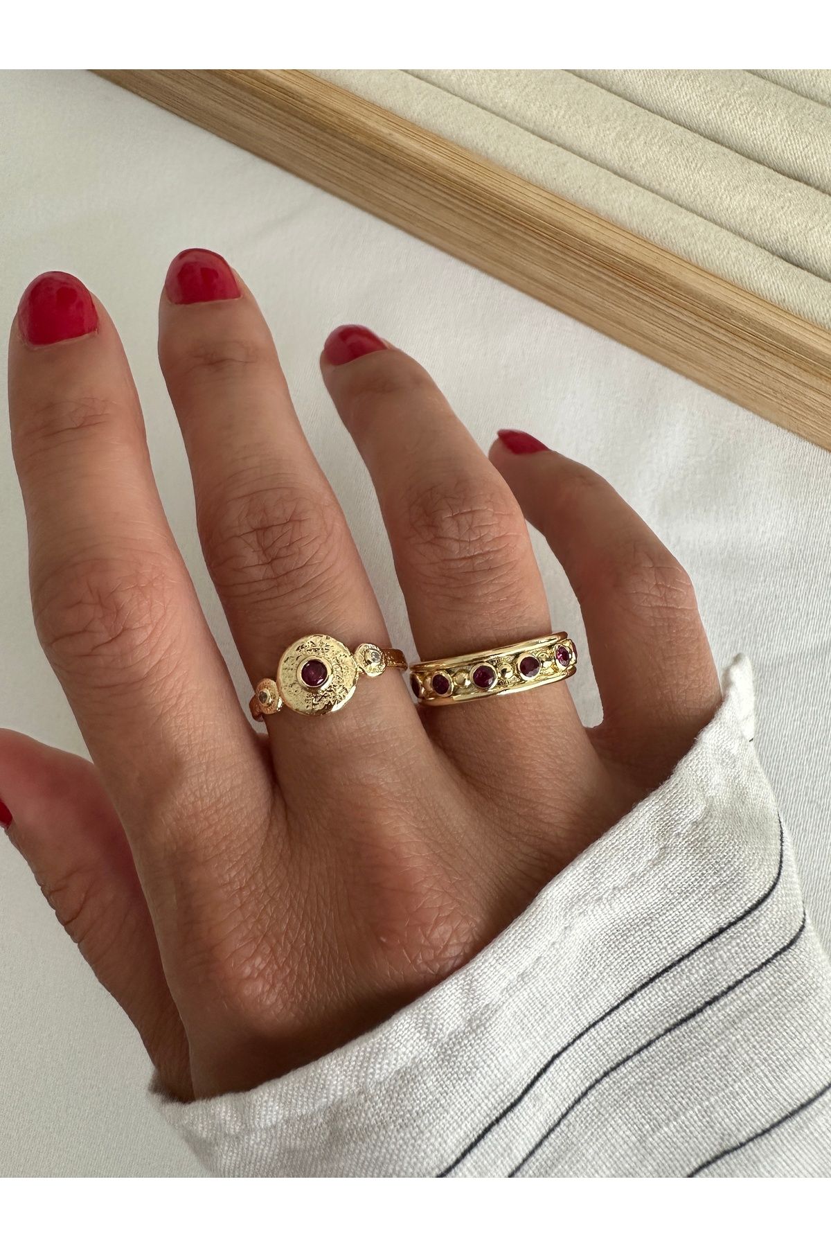ringbox 2'li Fuşya Taşlı Madalyon Yüzük Seti