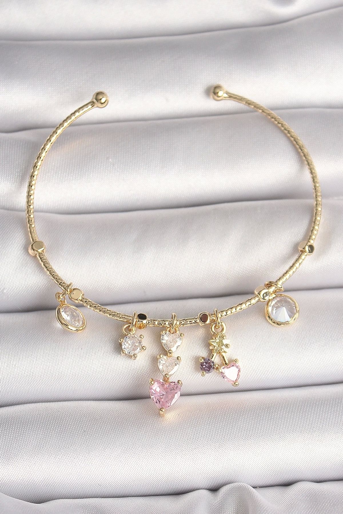 Generic Pirinç Gold Renk Sallantı Zirkon Taşlı Kalp Figür Pembe Kalp Detay Charm Kadın Bileklik