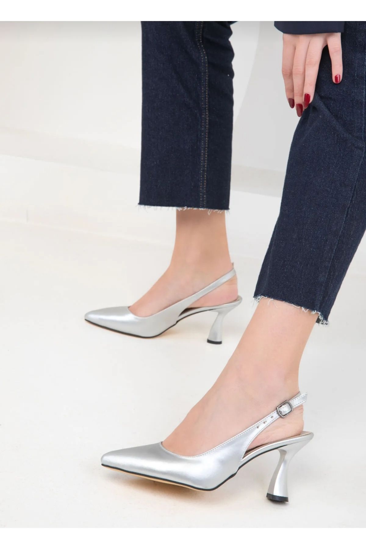 Lİmar Shoes Gümüş kadın stiletto topuklu ayakkabı sivri burun tokali