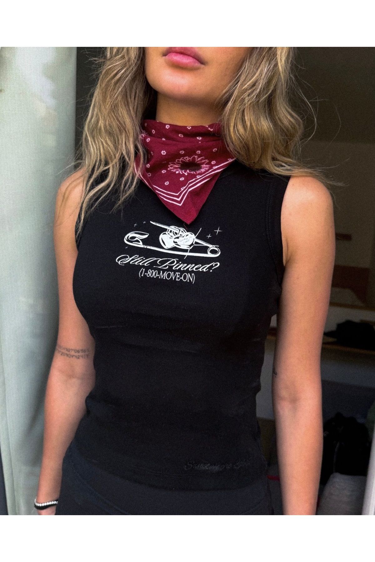 SUNDAY THE LABEL STILL PINNED TANK TOP