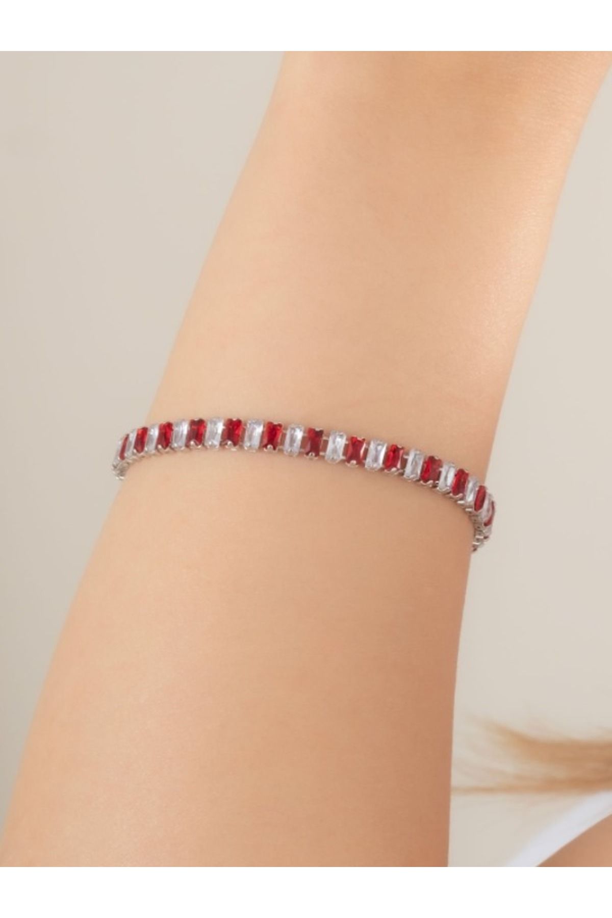 Fashion Jewellery Kırmızı - Beyaz Çift Renk Gümüş Kaplama Baget Taşlı Su Yolu VIP Bileklik