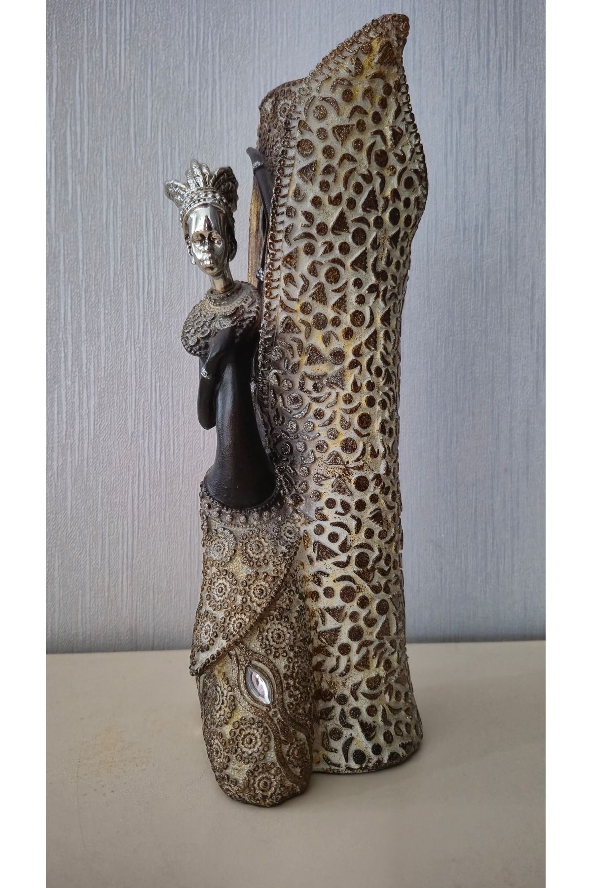 Land of Souvenir Kadın Figürü Şeklinde Polyester Vazo Dekoratif Obje ve Biblo