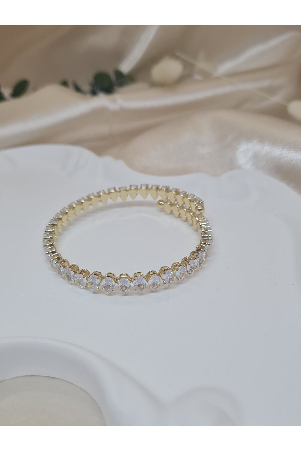 ZEYM Collection Altın Renk Damla Taşlı Elastik Bileklik
