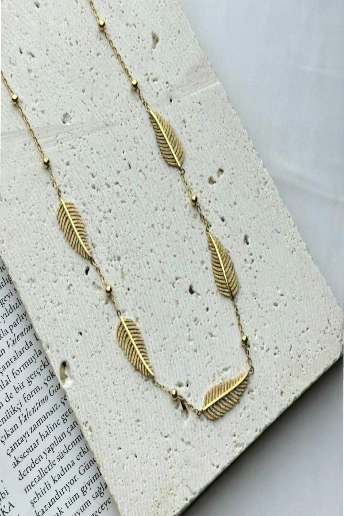 SEVİLLE AKSESUAR ÇELİK ARALARI SİMLİ YAPRAK TOPÇUK ZİNCİR GOLD KOLYE