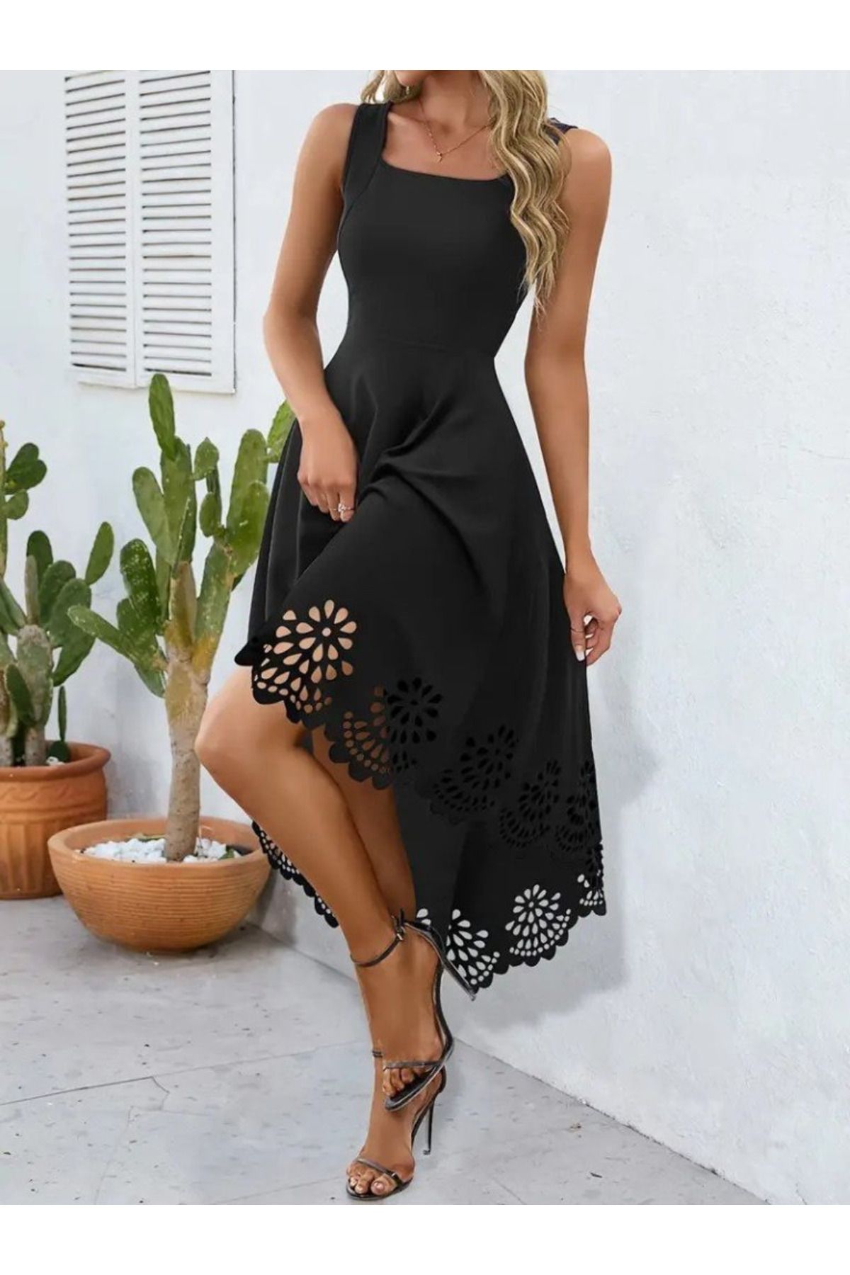 Monapera Askılı U Yaka Lazer Kesim Çiçek Tasarım İthal Krep Midi Boy Elbise