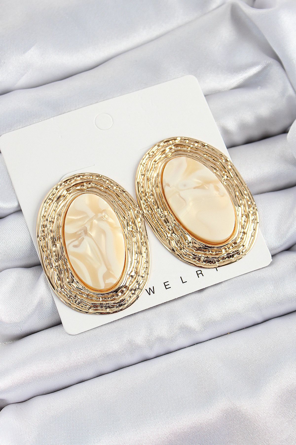 LovelymCo Pirinç Mermer Desenlli Bej Oval Vintage Model Gold Renk Kadın Küpe - Lisinya