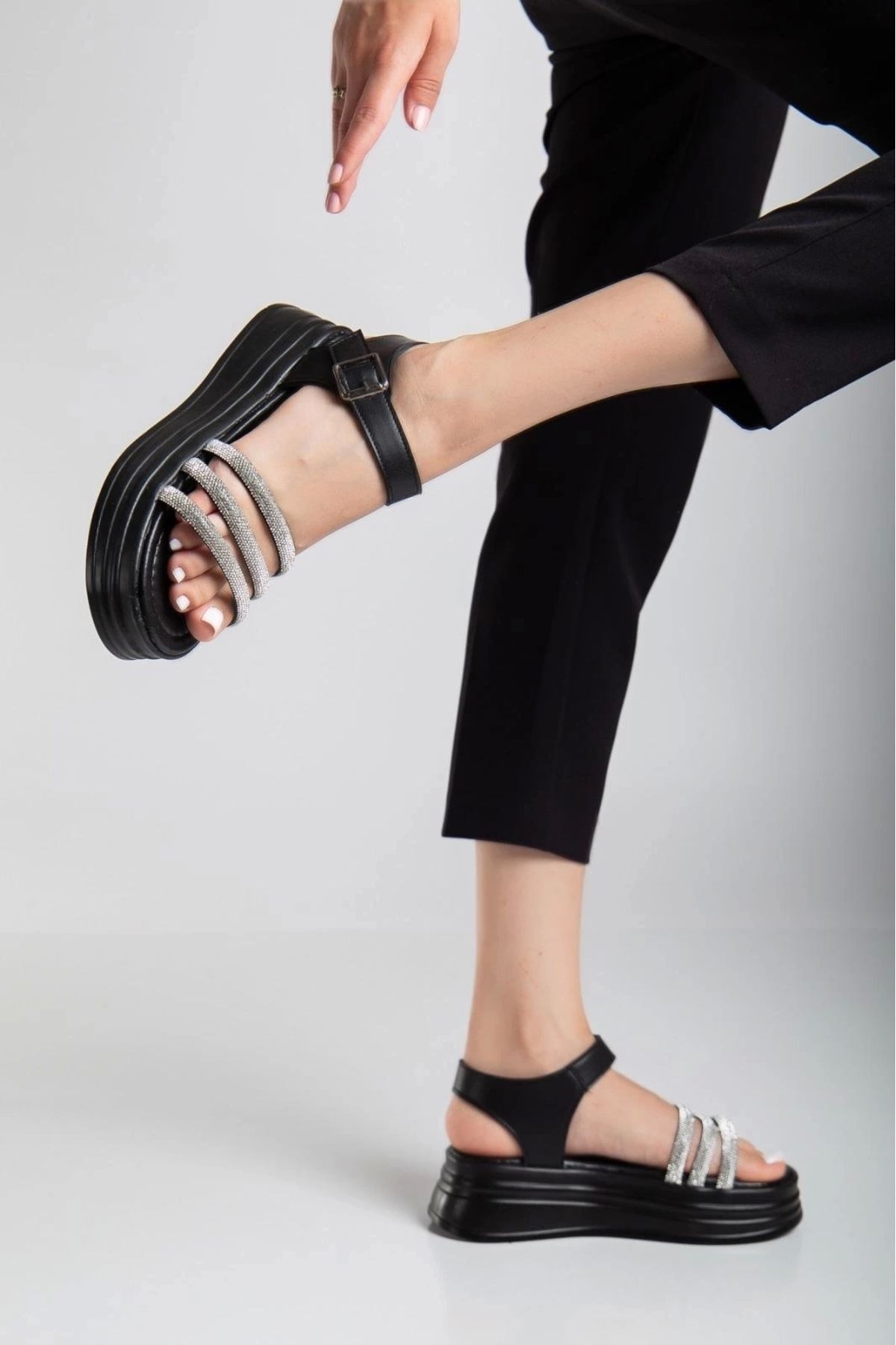meSga butik Lalen Siyah Kemerli Sandalet